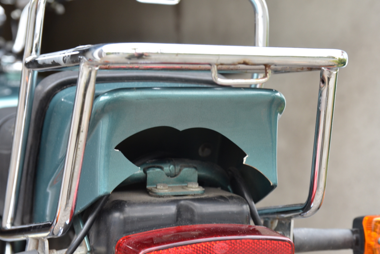 2 Heck gebrochen.JPG