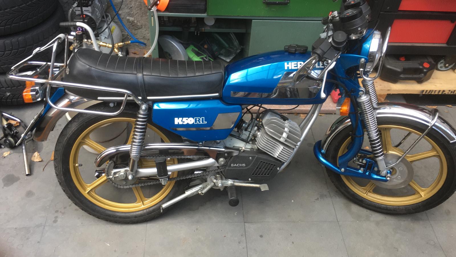Blaue RL mit Comet Felgen.jpeg