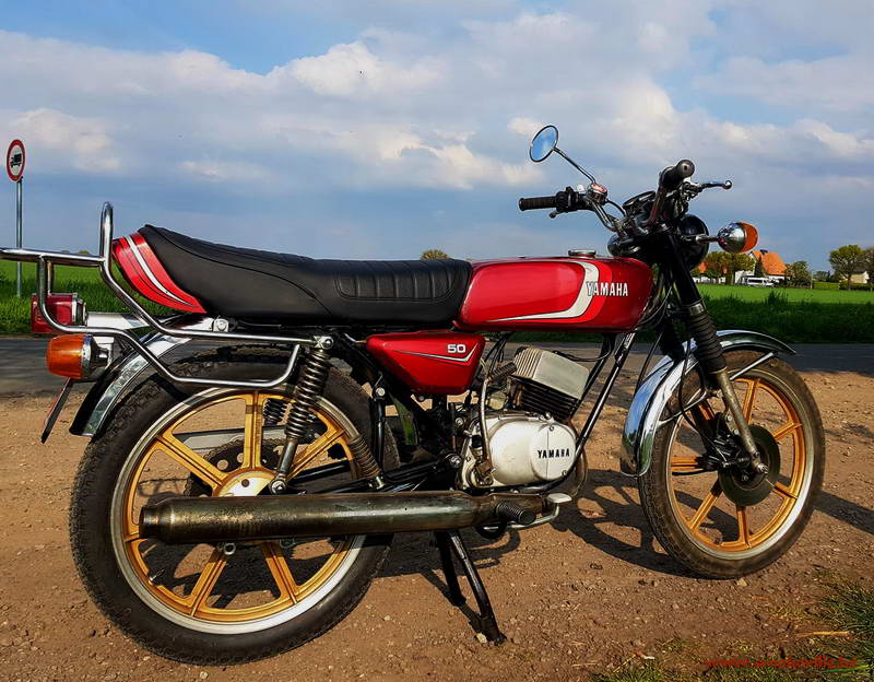 RD50M Red 800.jpg
