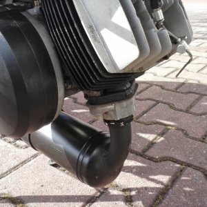 Auspuff (Close up) und Adapter M 32 Schraubgewinde (Hersteller Malossi).jpg