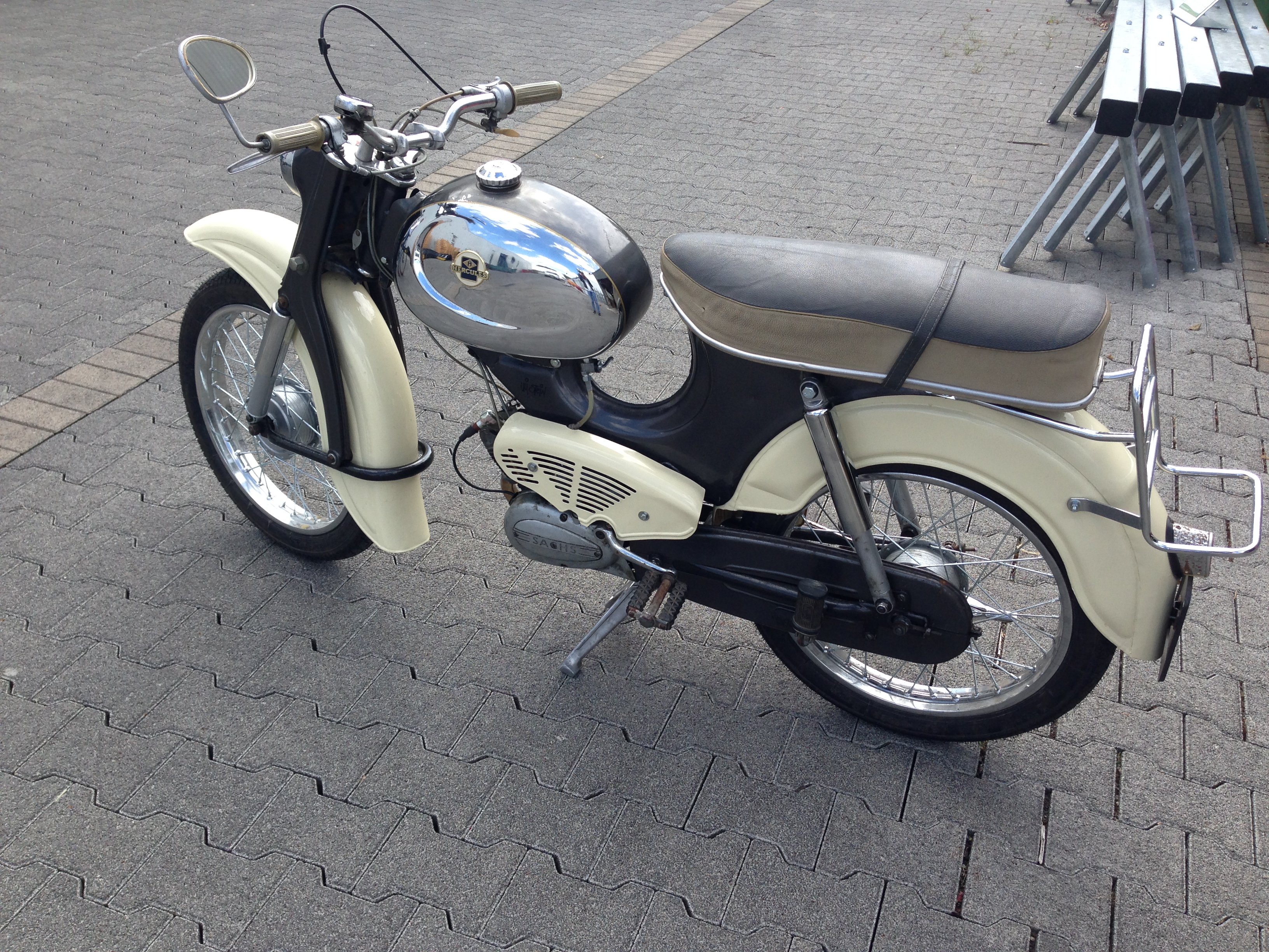 Hercules 220PL  1967.jpg