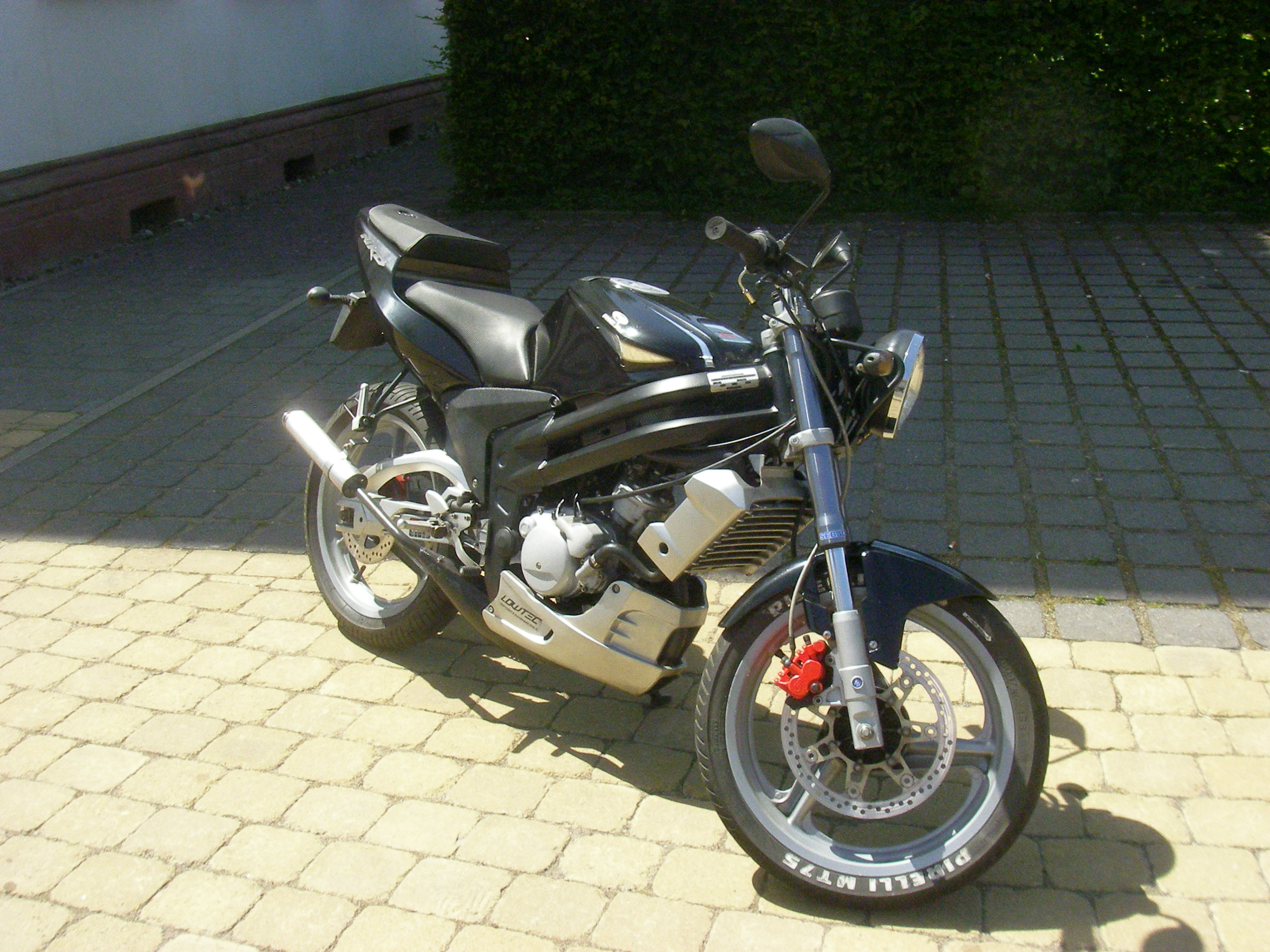 Rieju RS2 naked Bj.2005.jpg