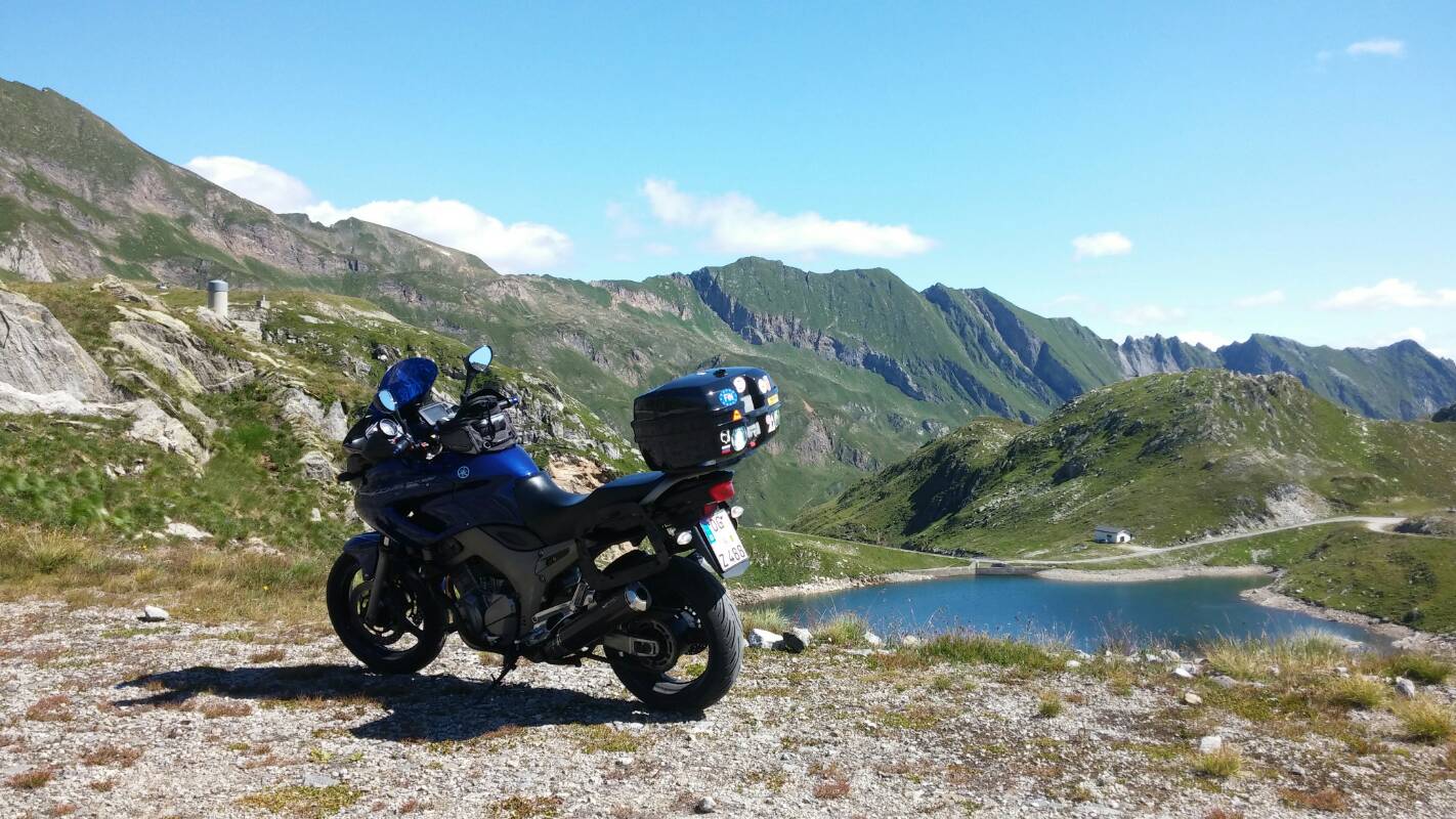 Tdm 900 am Naretsee.jpg