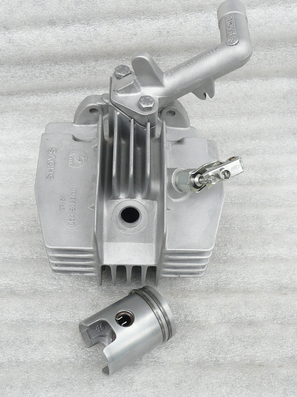 10694785ax.jpg